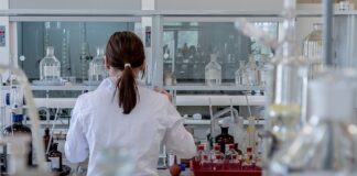 Ile zarabia lekarz medycyny nuklearnej?