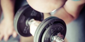Jak trzymać sztangę na karku?